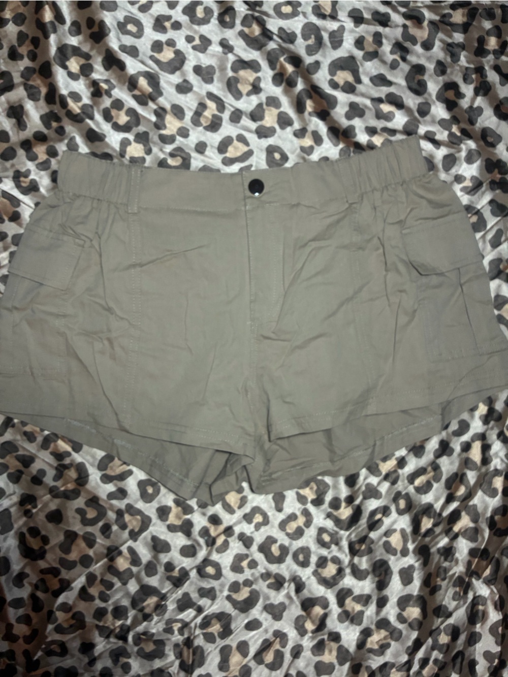 ⭒ cute tan cargo shorts